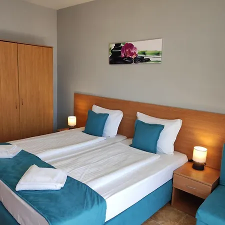 аурелия бей *