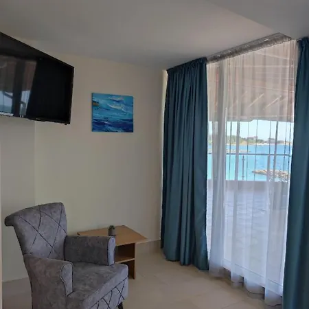 аурелия бей