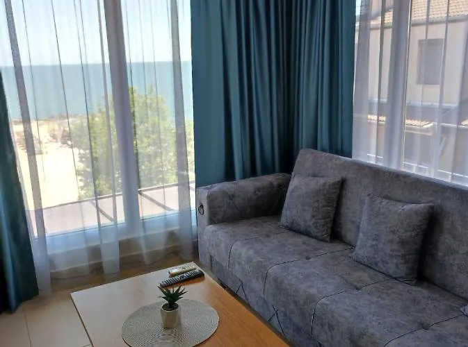 аурелия бей Hotel Ravda