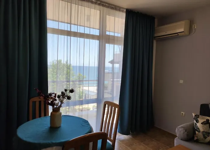 аурелия бей Hotel Ravda