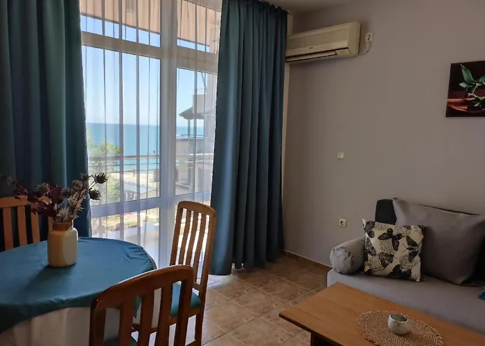 аурелия бей Hotel Ravda